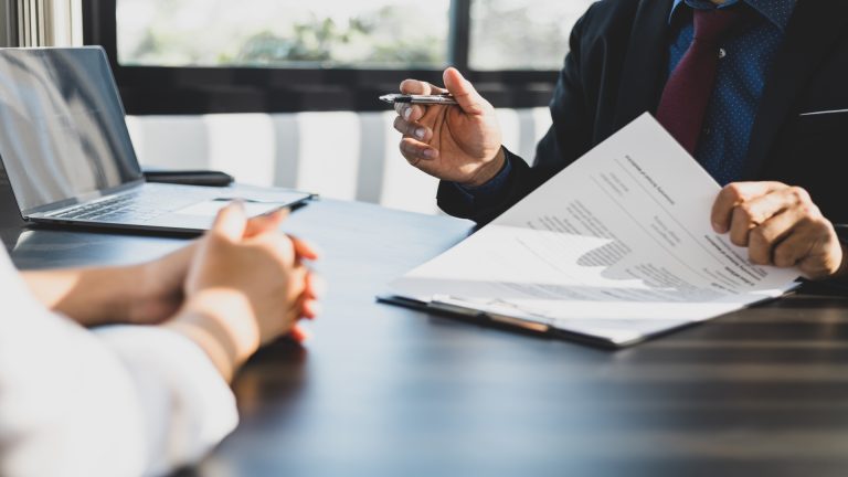 Partnering with an Event Staffing Agency: Maximizing Returns on Your Trade Show Investment