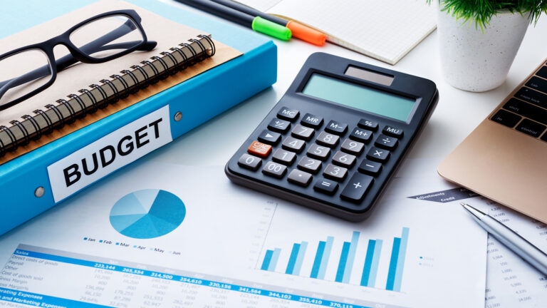 How to Budget for Travel in 2025: 7 Expert Tips