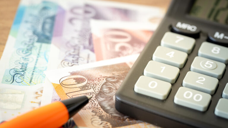 UK Cash Savings Surge to Record £2.05 trillion Leaving Savers Heavily Exposed to Falling Interest Rates