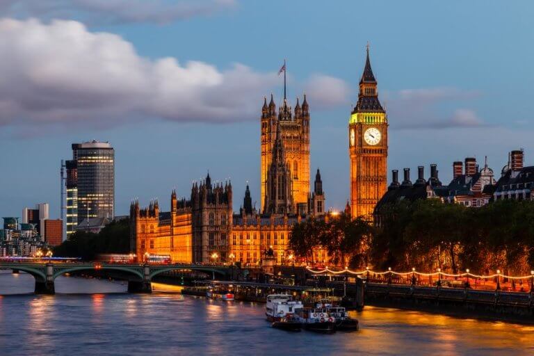 UK Passport Holders Should be Liable to pay UK taxes on their Worldwide Income, says CISI