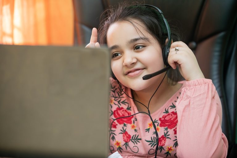 How AI Enhances Financial Training Platforms for Better ROI